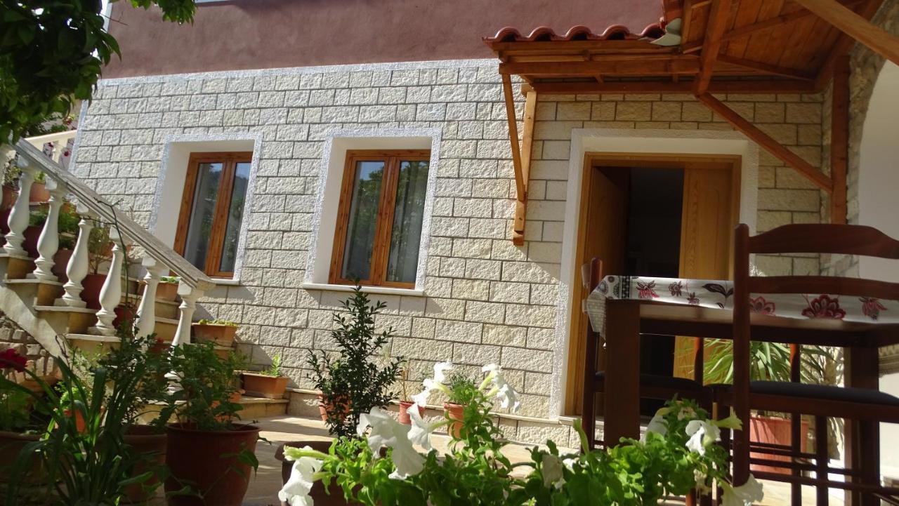 Guesthouse Hlias Gloria Berat Extérieur photo