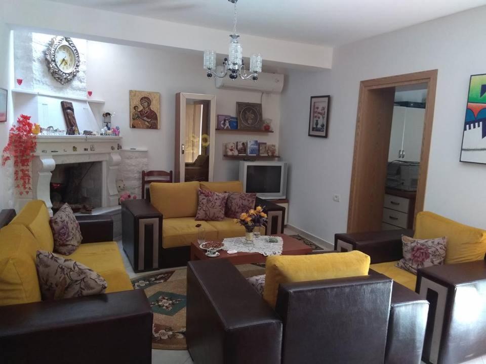 Guesthouse Hlias Gloria Berat Extérieur photo