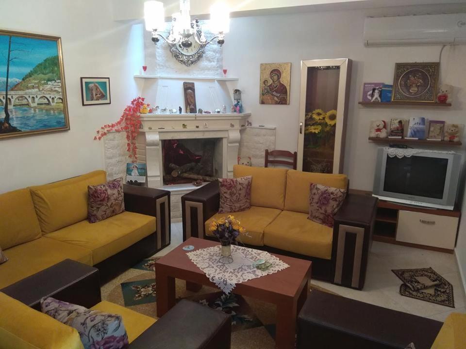 Guesthouse Hlias Gloria Berat Extérieur photo